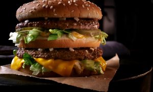 Индекс Биг-Мака не коррелирует с войной: The Economist не смог оценить курс гривны по отношению к доллару