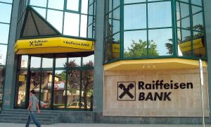 Райффайзенбанк перестал принимать переводы в евро почти во все банки рф