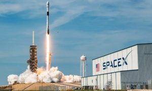 SpaceX выпустила футуристичный рюкзак для перевозки терминалов Starlink