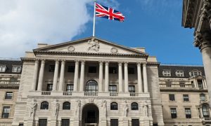 Банк Англии поднял ставки максимально с 1995 года, несмотря на угрозу экономического спада