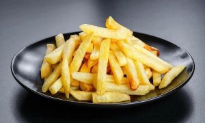 В Европе готовятся к подорожанию картофеля фри из-за неурожая