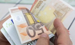 400 евро на человека: где так помогают украинцам, и как получить