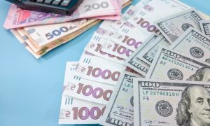 НБУ більш ніж удвічі скоротив витрати на підтримку гривні