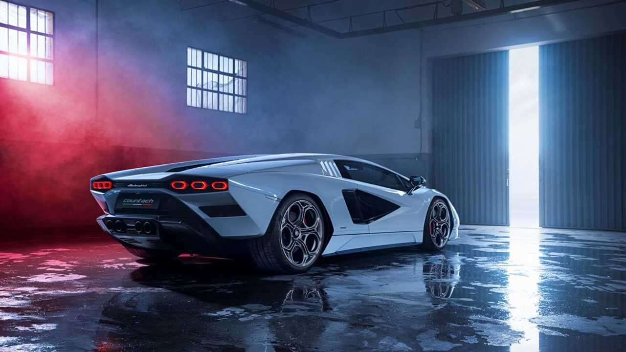 Lamborghini вперше продала понад 10 тисяч авто за рік