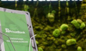 Клиенты латвийской «дочки» ПриватБанка переходят к конкуренту: что известно
