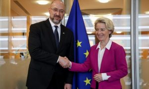 Требуется 12 млрд евро: Украина договаривается с ЕС о помощи на 2023 год