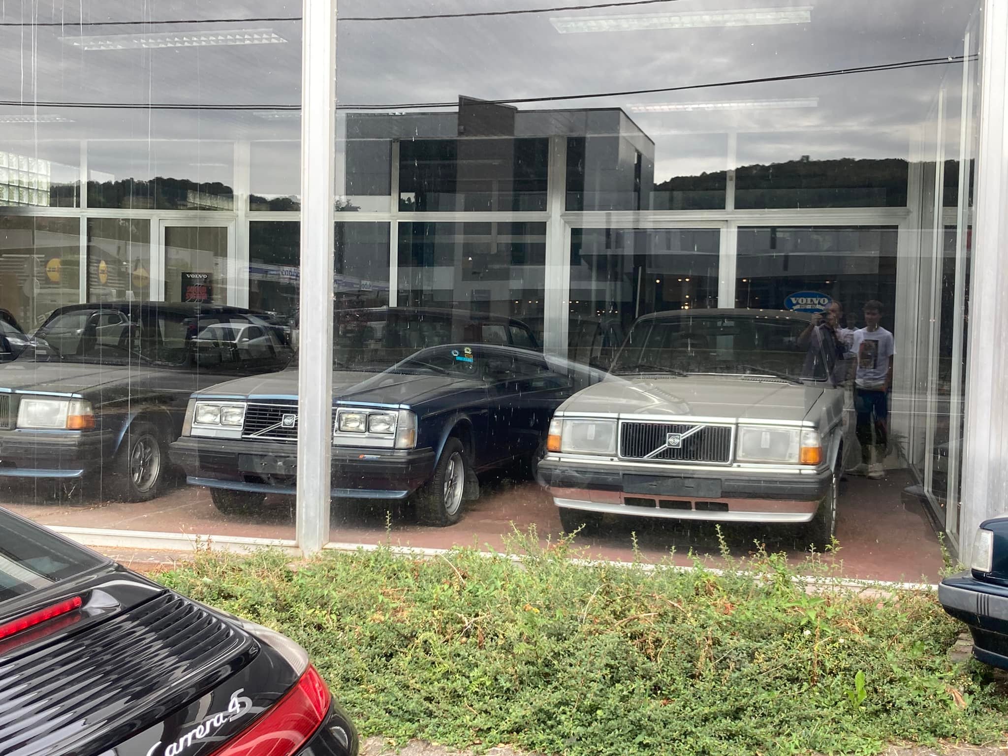 Капсула времени: в Бельгии нашли уникальный заброшенный автосалон