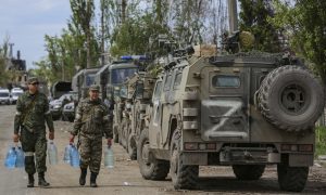 Фото, відео: партизани продовжують стеження за окупантами у Маріуполі