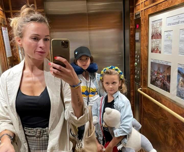 Скандал у літаку: росіянка вдарила українську дитину 