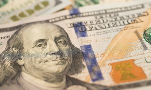 Валютный рынок: Нацбанк нарастил продажу долларов из резервов в 1,5 раза