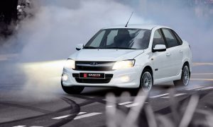 В рф авторынок упал более чем на 60%, а моделью-бестселлером стала машина, на которой запрещается выезжать за границу