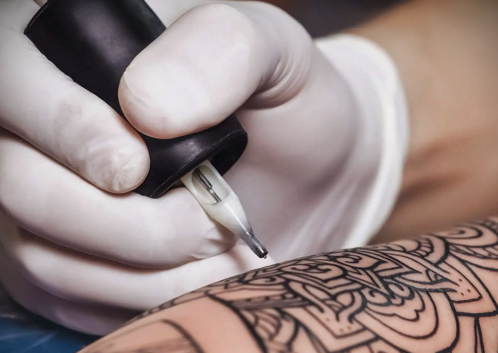 Быстро и без боли. В США представили революционную технологию нанесения тату