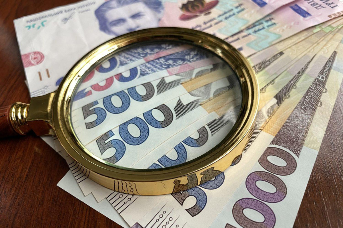 Українка незаконно переправила за кордон мільйони євро