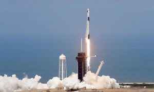 SpaceX снова отложила запуск своей ракеты из-за непогоды