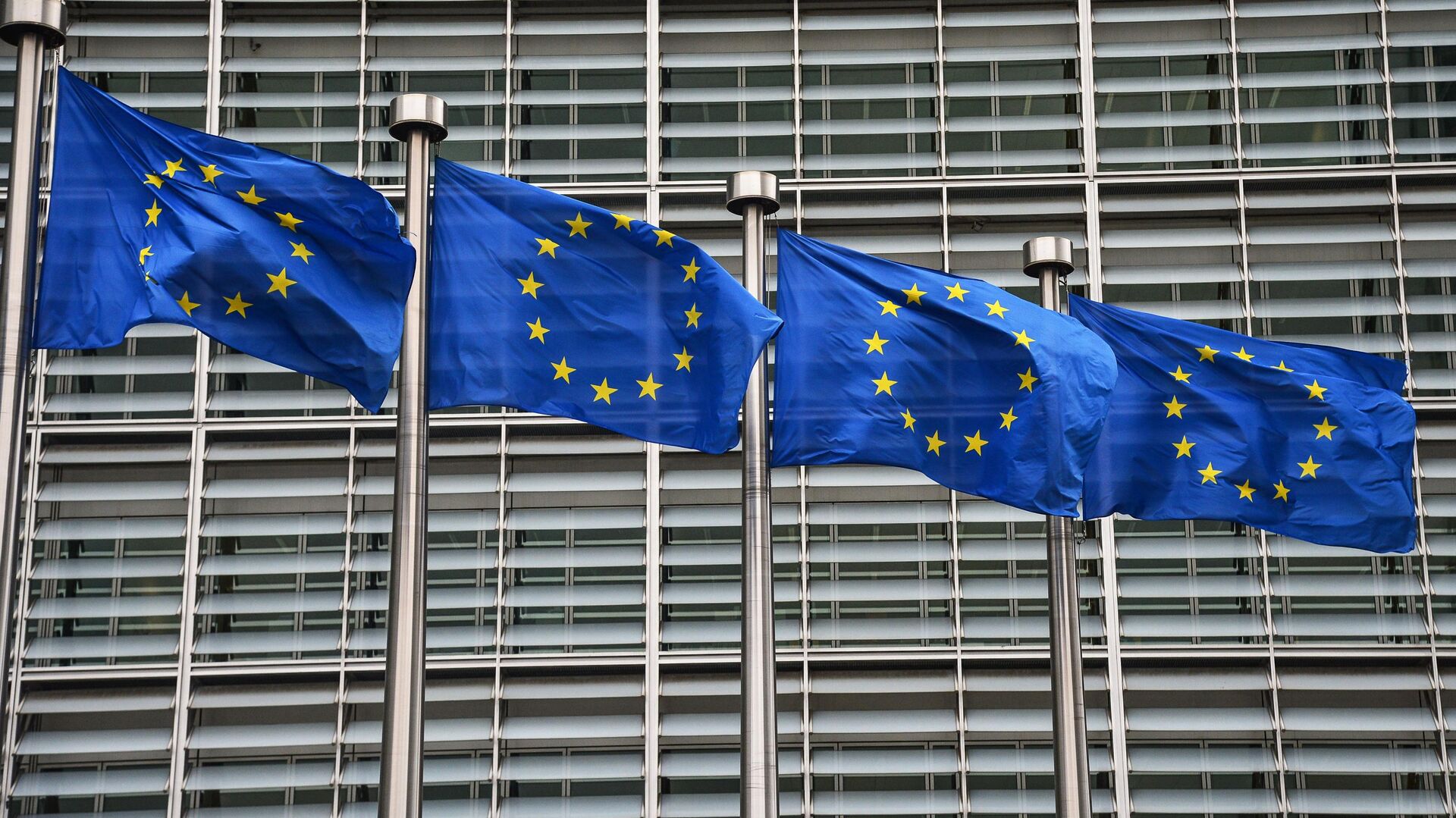 Єврокомісія рекомендуватиме надати Боснії статус кандидата на вступ в ЄС - ЗМІ Єврокомісія рекомендуватиме надати Боснії статус кандидата на вступ в ЄС - ЗМІ