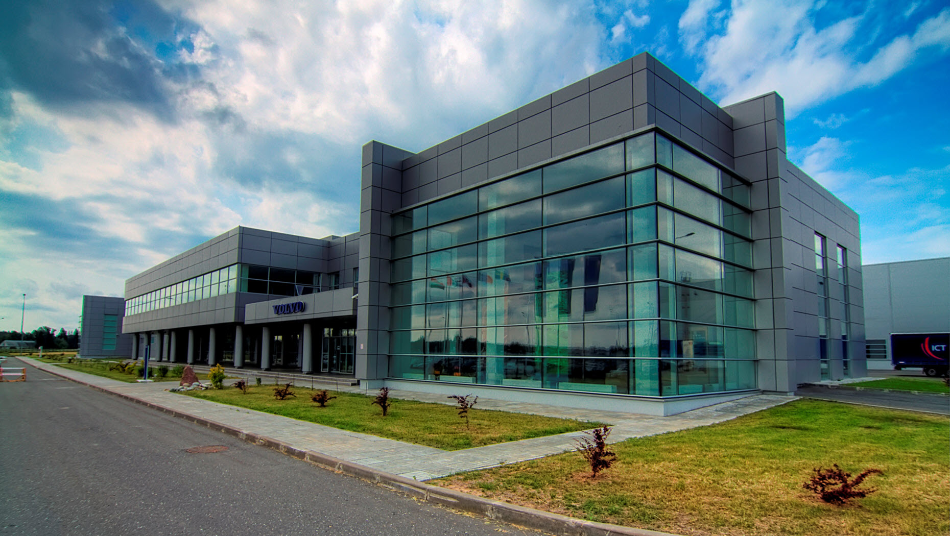 Volvo может продать свой российский бизнес – СМИ