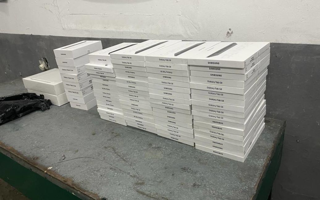 Пытался нелегально завезти в Украину девайсы: на границе с Польшей задержан контрабандист