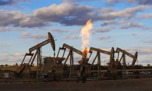 США смягчат требования к ценовому порогу на российскую нефть - Bloomberg