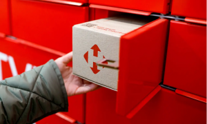 Новый сервис «Новой Почты»: появилось право забрать посылку другому человеку