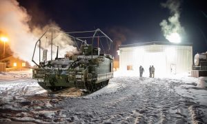 Штаты опробовали новую бронемашину в условиях холода и жары