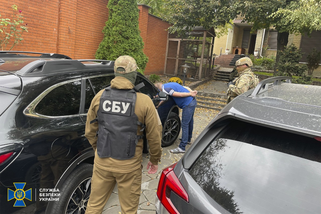 Спіймали чиновників, які в 10 разів завищили плату за місце на цвинтарі