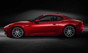 Maserati призупиняє запуск електричної версії Quattroporte