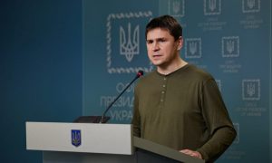 Подоляк заявил, Украина не согласится на «мирное решение» войны