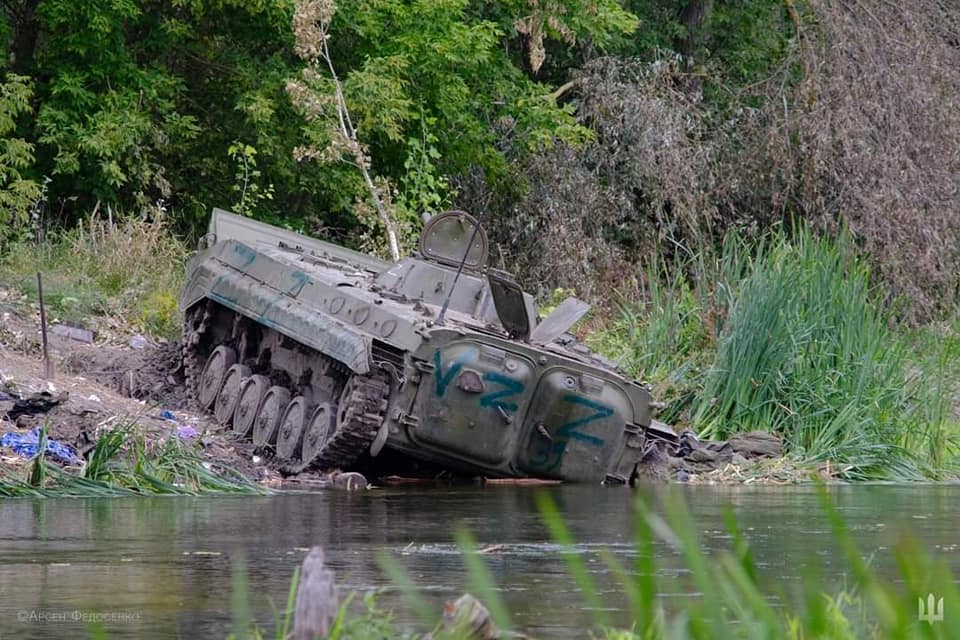 Оккупанты так убегали, что потеряли редкий бронеавтомобиль
