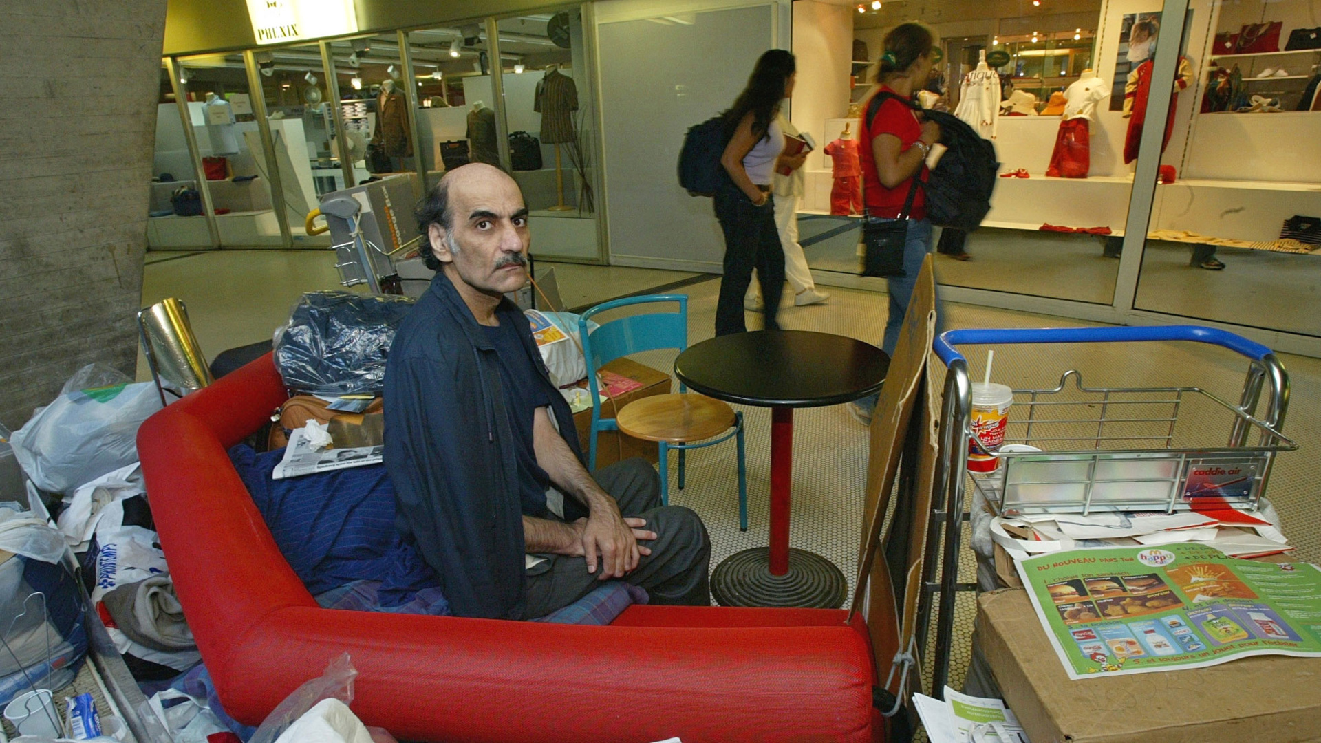 В паризькому аеропорту помер прототип головного героя фільму «Термінал»