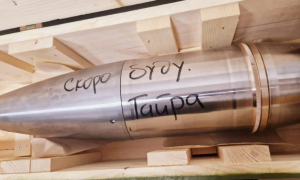 В Украине сошел с конвейера первый отечественный 152 мм снаряд: украинцы передают "приветы" для оккупантов