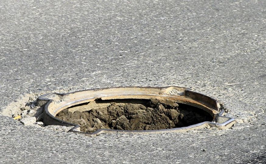 Видео: ВСУ на Херсонщине подбили российский танк, укрепленный канализационными люками