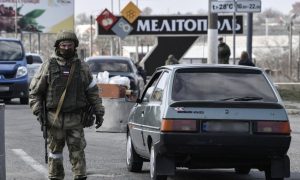 Оккупанты на Запорожье отбирают имущество эвакуированных