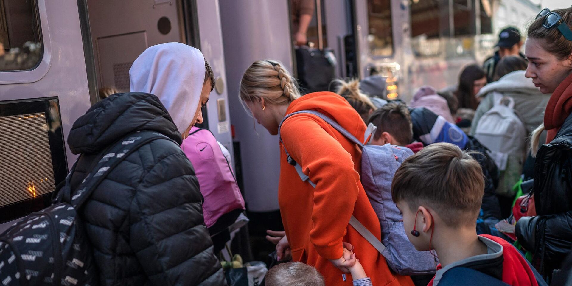 Стало известно, какое количество граждан готово уехать из Украины на зиму