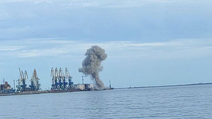 В Бердянске произошел взрыв. Оккупанты заявляют, что часть города без света