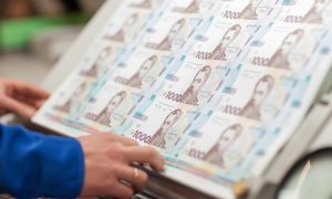 Инфографика: Нацбанк провел масштабную эмиссию гривны