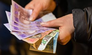 Как тратят украинцы: снятие наличных через терминалы и электроника – тенденции ноября