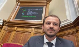 Еще один замминистра подал в отставку