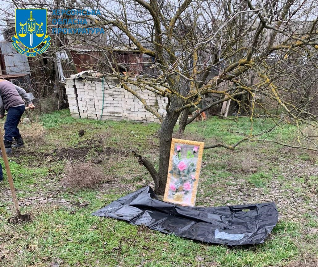 На Херсонщині російські окупанти розстріляли жінку у спину