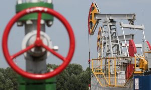 Нефть дешевеет: цены развернулись после скачка на прошлой неделе – что известно