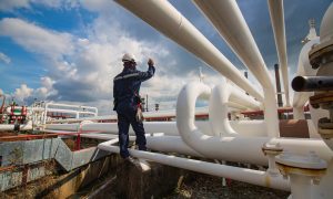 Стоимость газа в Европе снизилась: торгуют по цене осени 2021 года