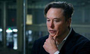 Илон Маск снова сменил имя в Twitter