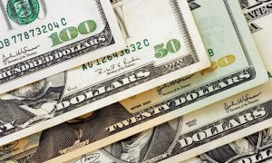 Резервы активно опустошаются: за неделю на межбанке Нацбанк продал более $658 млн