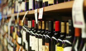 Госстат показал, как за 2022 год выросли цены алкоголь и сигареты