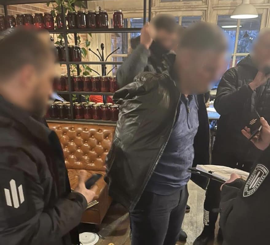 Правоохоронці викрили чергового митника-хабарника 