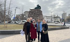 Видео: в Киеве звезда «Игры престолов» проводит благотворительные мероприятия