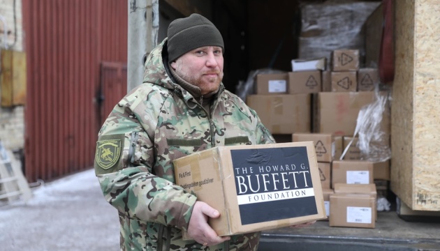 Полиция Киевщины получила помощь от филантропа Говарда Баффета