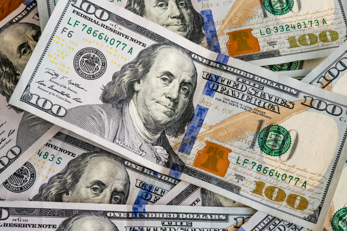 Валютний ринок: Нацбанк викинув з резервів на міжбанк понад $660 млн за тиждень