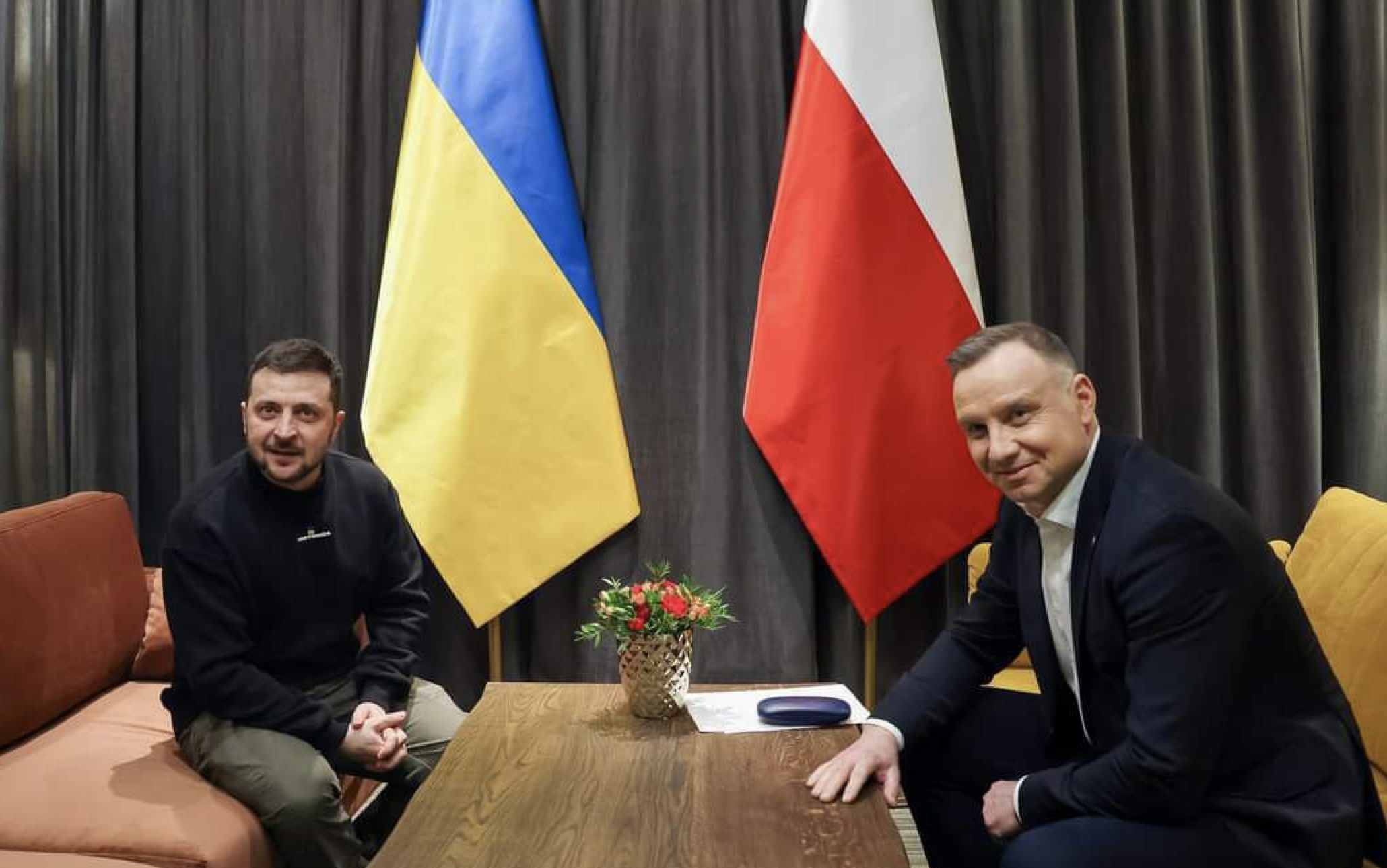 Зеленський по дорозі з Брюсселю провів переговори з Дудою