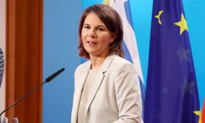 Самолет главы МИД Германии сумел приземлиться в Грузии лишь со второй попытки