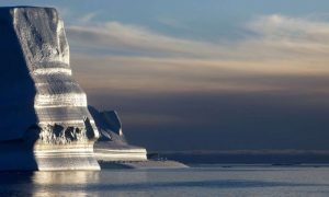 Полярники показали айсберг размером с Лондон, который откололся в Антарктиде (видео)